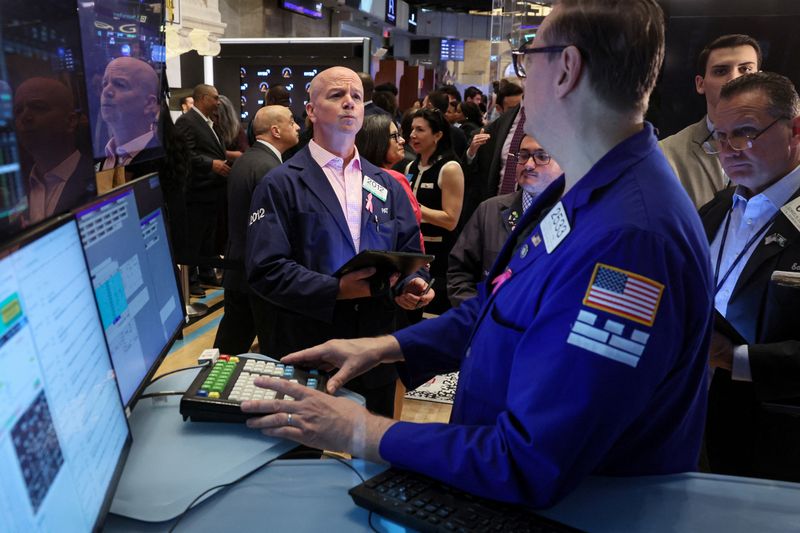 Nasdaq ends down 1% as tech shares fall; Treasury auction&nbsp;weak