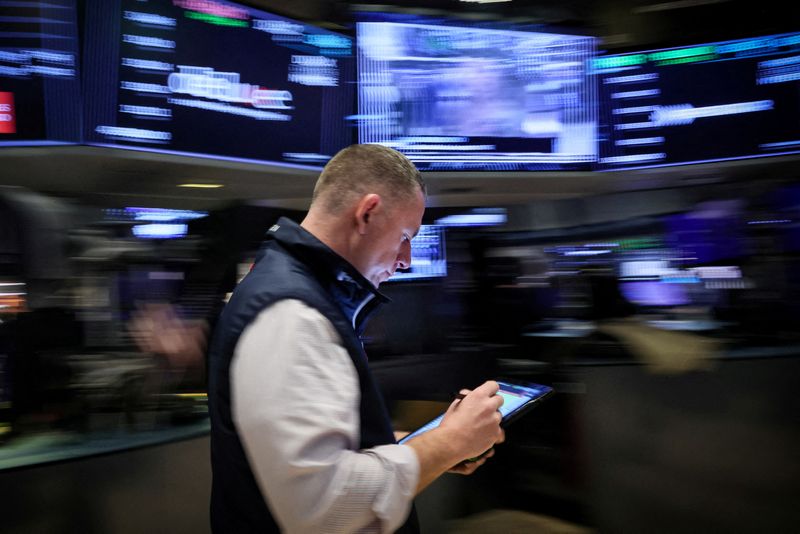 Wall St ends lower ahead of Jackson Hole, snapping multi-session&nbsp;rally