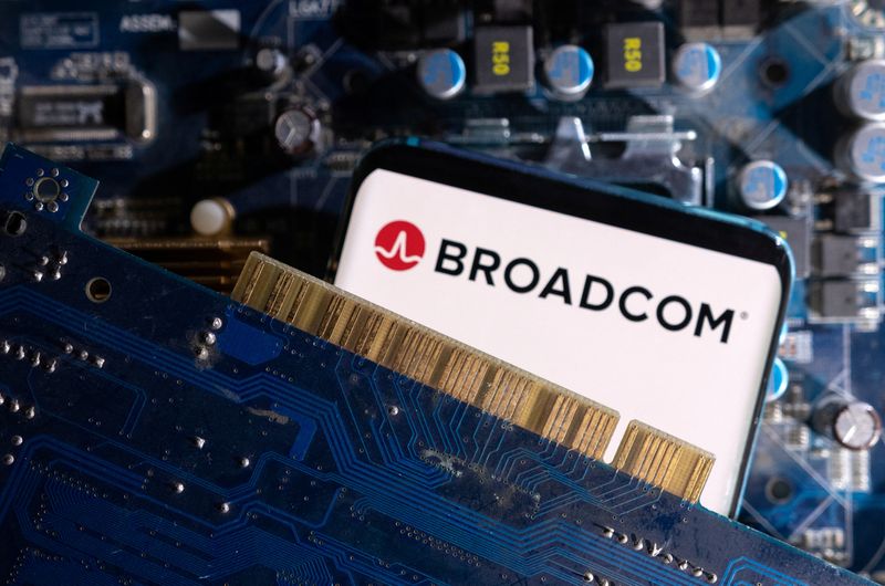 Broadcom shares slump as revenue target fails to impress investors counting on AI&nbsp;boost