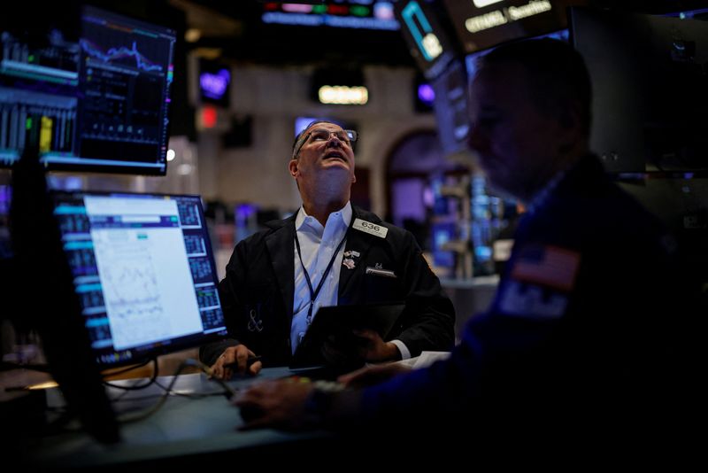 Dow registers record high close as US jobs data eases economic&nbsp;worries