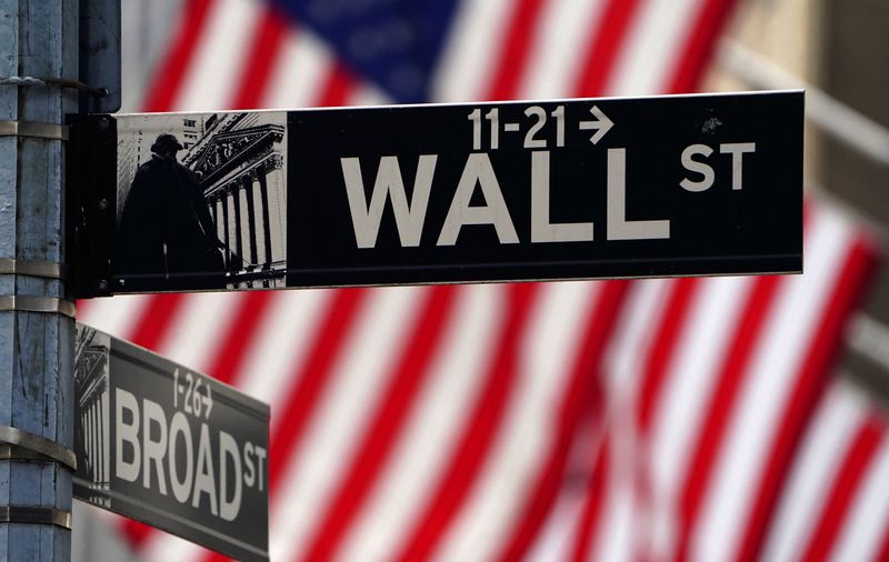 Wall Street ends lower, capping a banner&nbsp;year