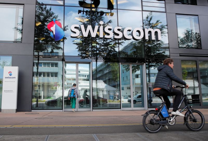Swisscom revises down earnings outlook after Vodafone Italia acquisition&nbsp;complete
