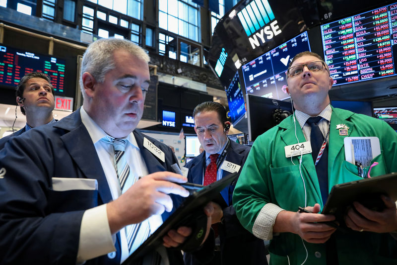 Stock Market Today: S&P 500 extends winning streak on signs of economic&nbsp;strength