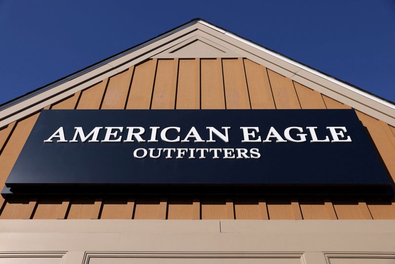 American Eagle Outfitters lowers sales target on muted holiday&nbsp;expectations