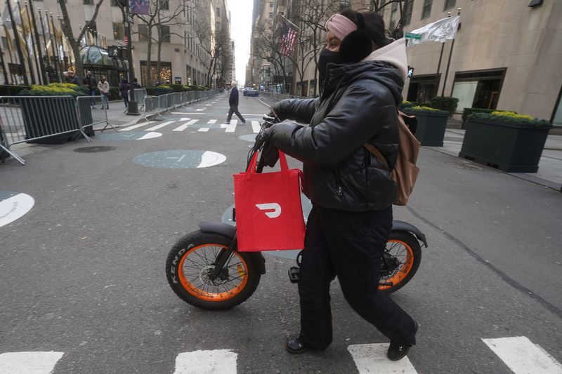 KeyBanc is cautious on DoorDash and Instacart shares. Here’s&nbsp;why