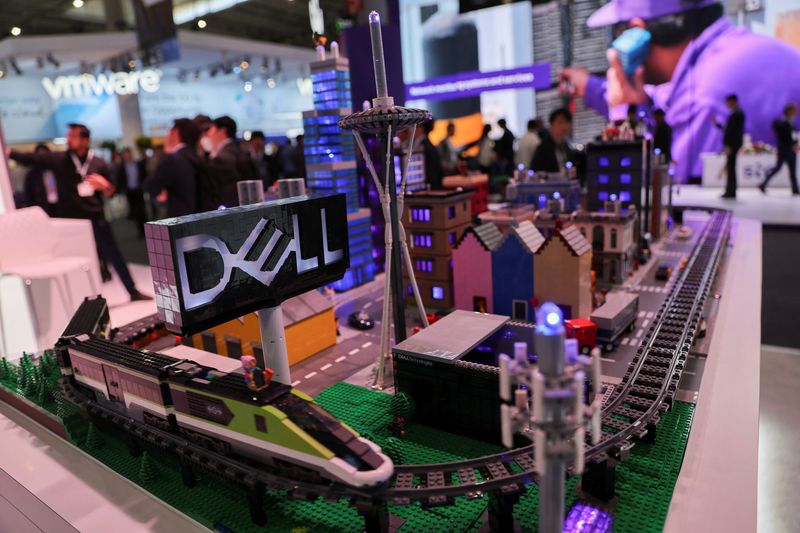 Dell shares slump as heavy AI investments expected to dent&nbsp;margin
