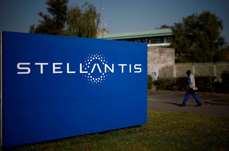 Stellantis cautious on turnaround time as it searches for new&nbsp;CEO