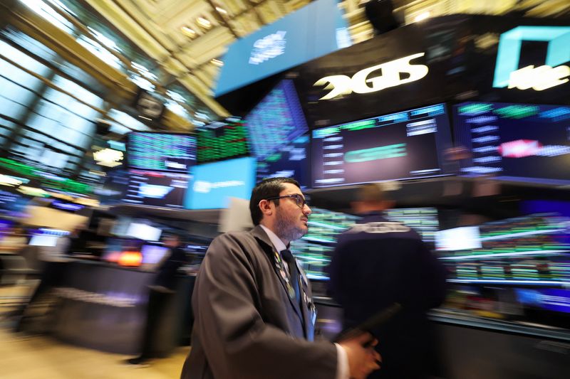 U.S. stocks may climb higher amid hopes of tariff de-escalation –&nbsp;Barclays