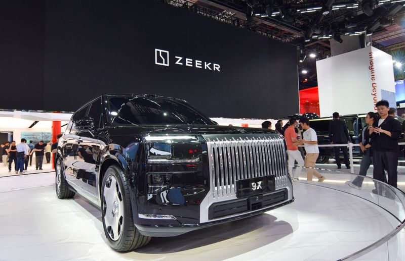 Automakers rush to meet surging China demand for long-range&nbsp;hybrids