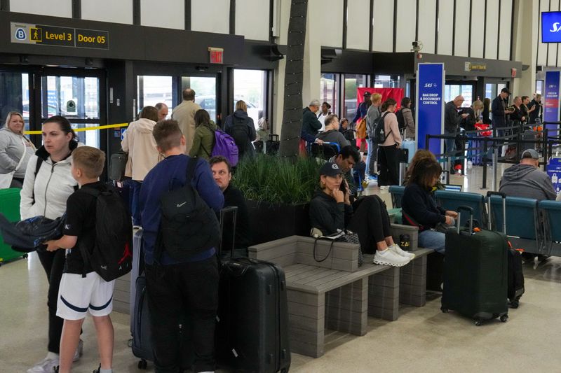 Newark’s airport chaos frustrates carriers, worries travelers 