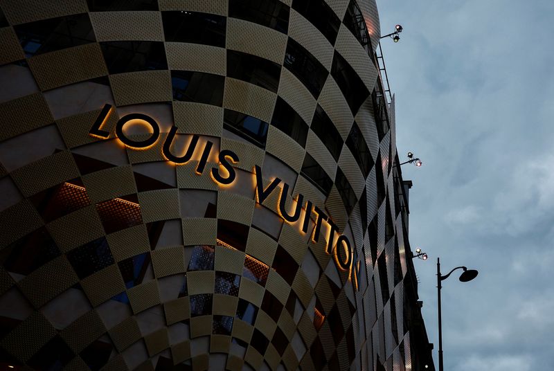 LVMH briefly overtaken by Hermes in market capitalization as sales&nbsp;disappoint
