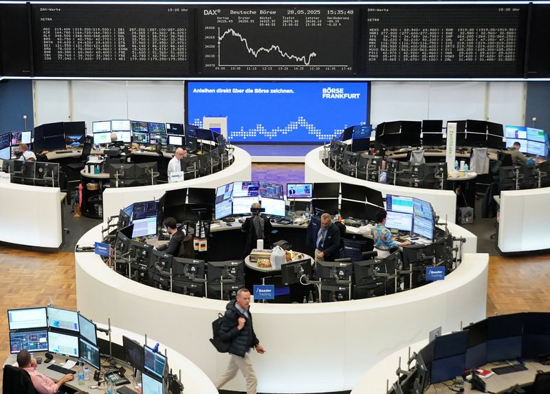 European shares stable as US data, Sino-US trade deal in&nbsp;focus