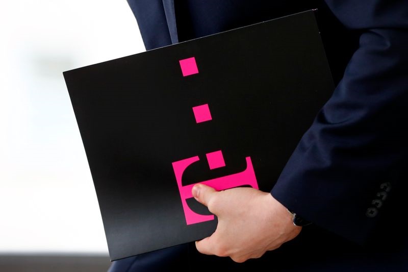 T-Mobile US stock falls after Softbank sells $4.8 billion in&nbsp;shares