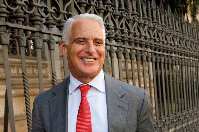 UniCredit CEO says no plans to abandon Commerzbank investment, newspaper&nbsp;reports