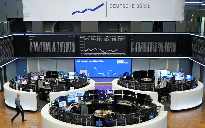European shares edge higher as US-EU trade talks hopes buoy&nbsp;sentiment