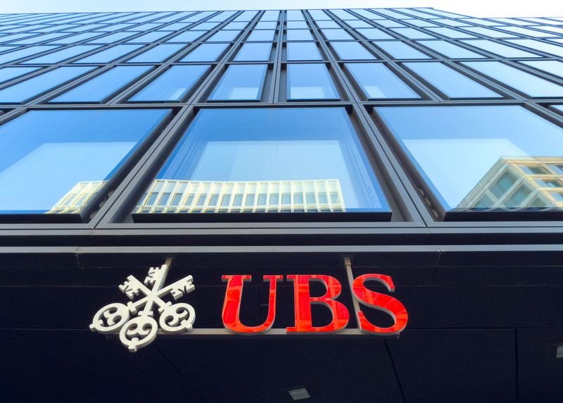UBS orders bankers to scale back sale of complex currency products, FT&nbsp;reports