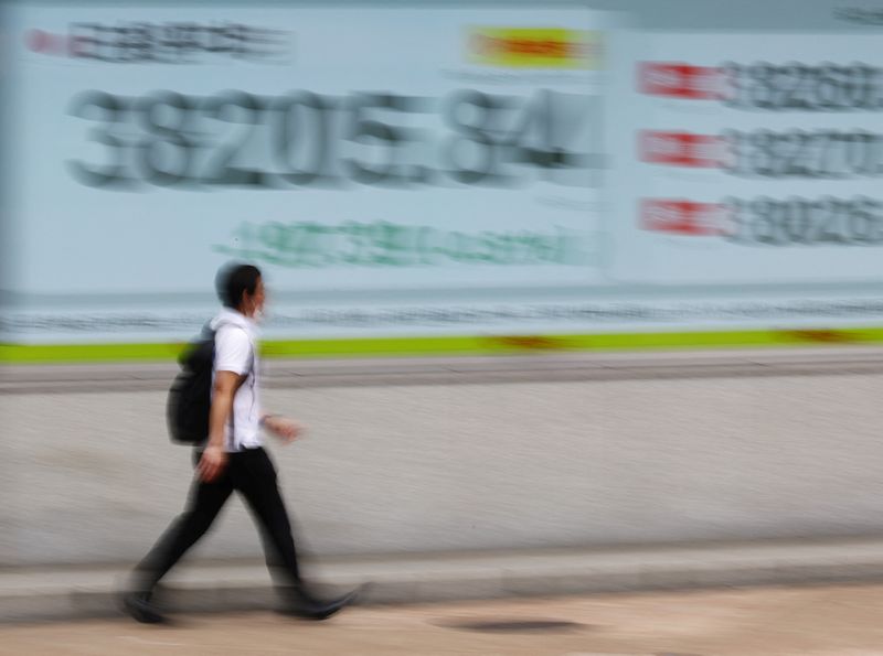 European shares open higher, oil falls on Ukraine peace&nbsp;efforts