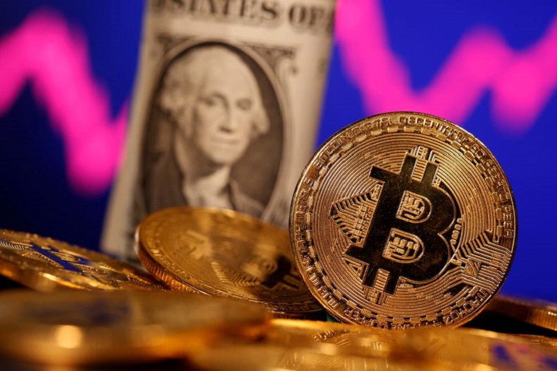 Bitcoin price today: drops below $113k amid economic uncertainty; altcoins&nbsp;slump