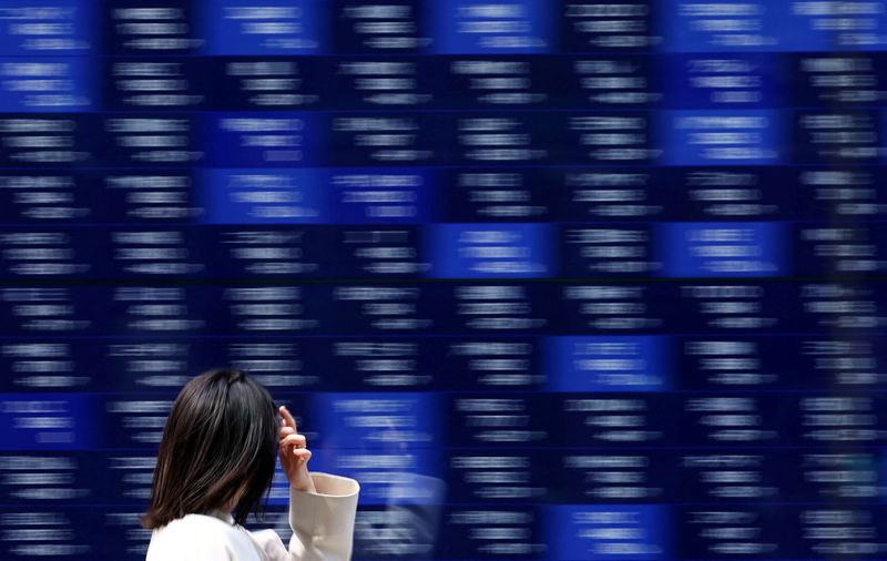 Asia stocks suffer tech jitters, China plays its own&nbsp;game