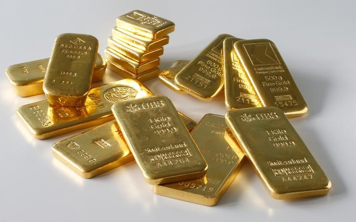 Gold prices rise with record in sight ahead of nonfarm payrolls&nbsp;data