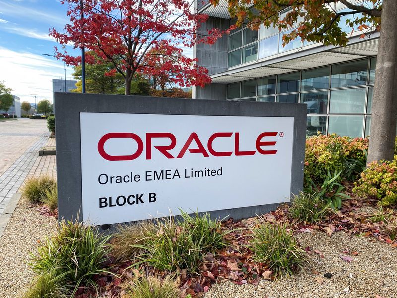 Oracle marches toward $1 trillion club; tech stocks&nbsp;cheer