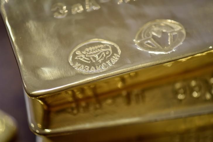 Gold rallies to record high over $3,900/oz amid yen slump, US rate cut&nbsp;bets