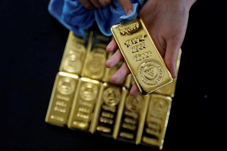 Gold prices rebound on tariff jitters; silver, platinum and copper&nbsp;rally