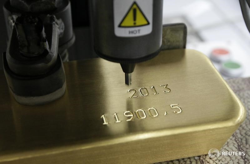 Gold prices slip, silver retreats as markets gauge U.S. rate&nbsp;outlook